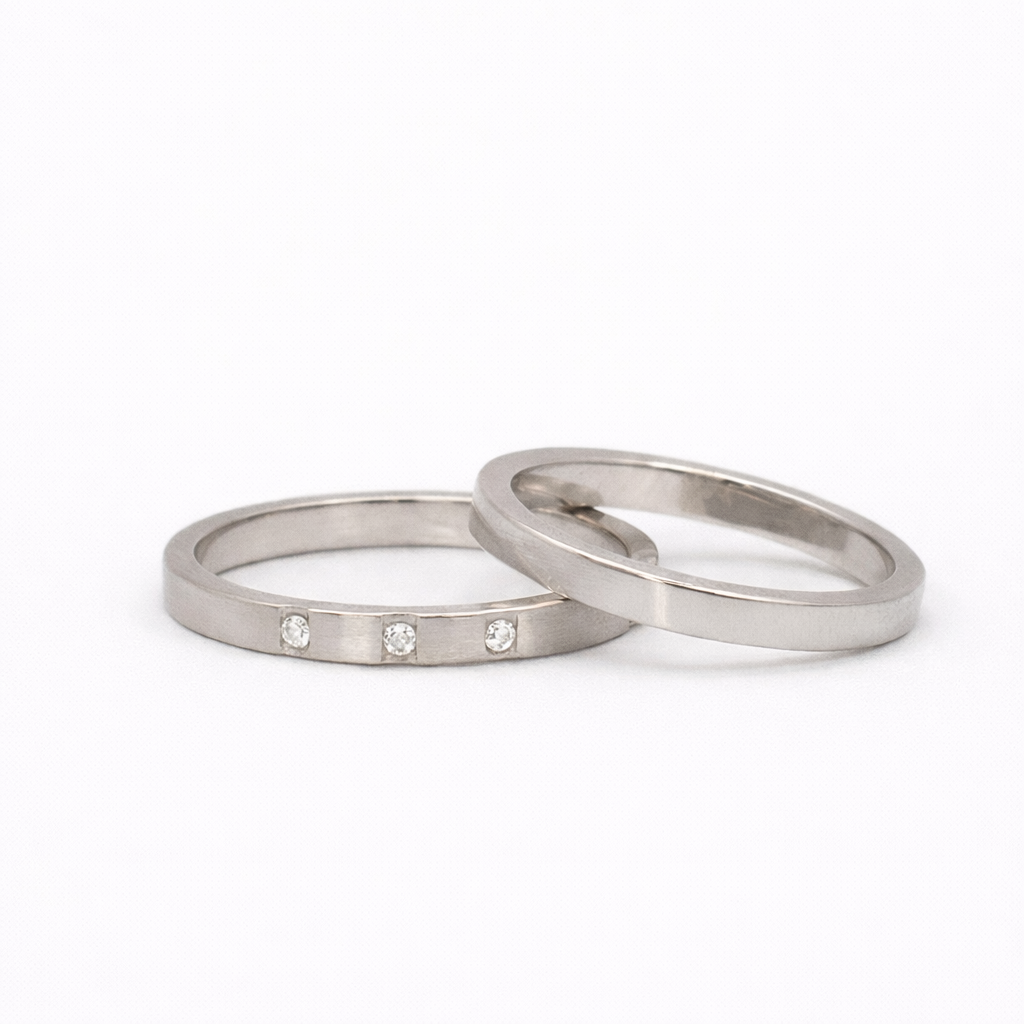 Aliances d'or blanc 18k amb tres brillants