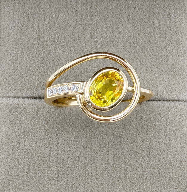 Anell d'or groc 18k amb Safir groc i diamants - Imatge 4